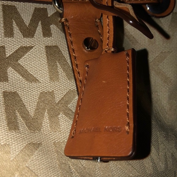 MICHEAL KORS PURSE - Picture 5 of 6